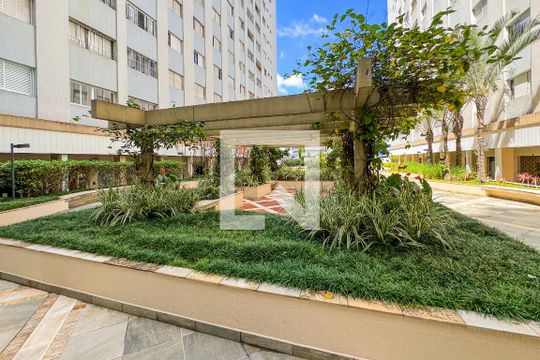 Área comum de kitnet/studio para alugar com 1 quarto, 28m² em Liberdade, São Paulo