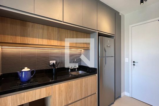 Cozinha de kitnet/studio para alugar com 1 quarto, 25m² em Pinheiros, São Paulo