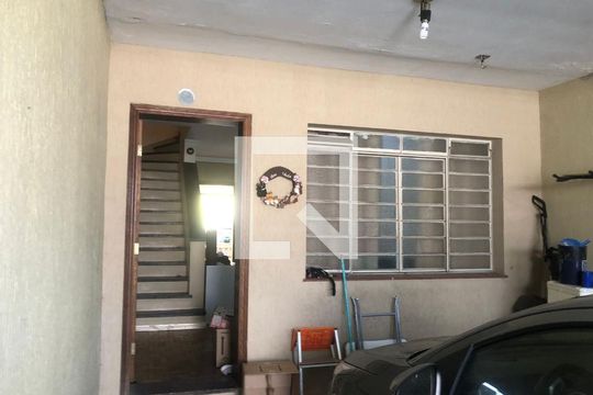 Garagem de casa à venda com 2 quartos, 120m² em Vila Santo Estefano, São Paulo