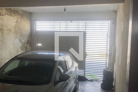Garagem de casa à venda com 2 quartos, 120m² em Vila Santo Estefano, São Paulo