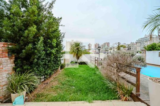 Quintal de casa para alugar com 3 quartos, 392m² em Higienópolis, Porto Alegre