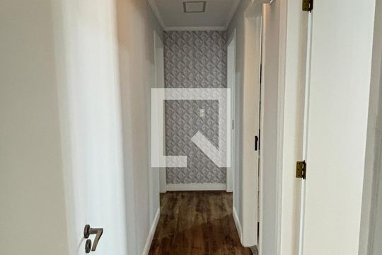 Corredor de apartamento à venda com 3 quartos, 98m² em Vila Bastos, Santo André