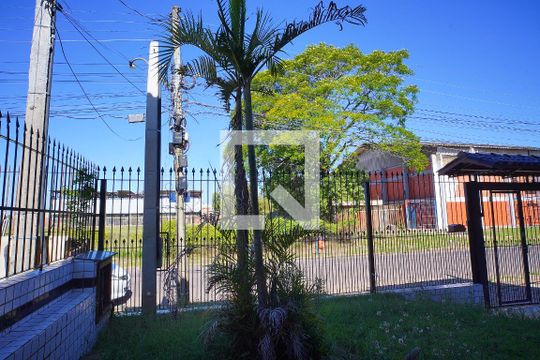 Vista da Sala de casa para alugar com 3 quartos, 380m² em Sarandi, Porto Alegre