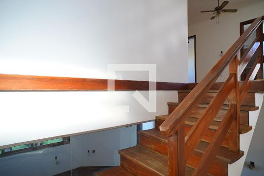 Corredor de casa para alugar com 3 quartos, 380m² em Sarandi, Porto Alegre