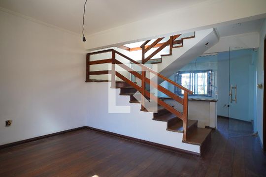 Sala de casa para alugar com 3 quartos, 380m² em Sarandi, Porto Alegre