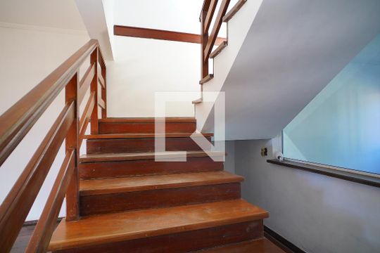Corredor de casa para alugar com 3 quartos, 380m² em Sarandi, Porto Alegre