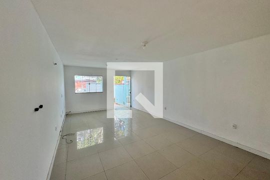 Sala de casa de condomínio à venda com 3 quartos, 200m² em Vargem Grande, Rio de Janeiro