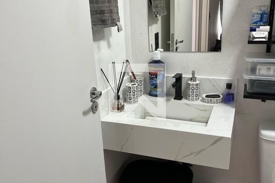 Banheiro de apartamento à venda com 2 quartos, 38m² em Barra Funda, São Paulo