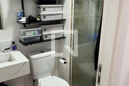 Banheiro de apartamento à venda com 2 quartos, 38m² em Barra Funda, São Paulo