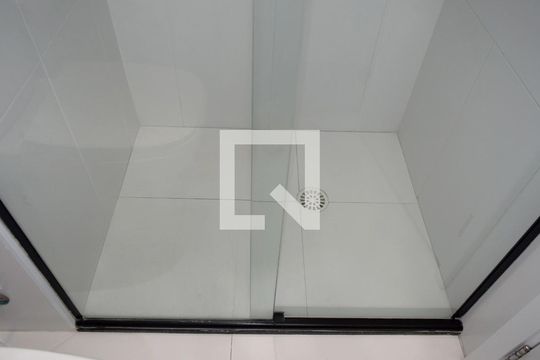 Banheiro de kitnet/studio para alugar com 1 quarto, 35m² em Pinheiros, São Paulo
