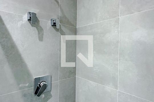 Banheiro de kitnet/studio para alugar com 1 quarto, 25m² em Vila Regente Feijó, São Paulo