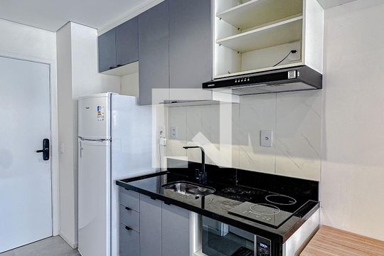 Cozinha de kitnet/studio para alugar com 1 quarto, 25m² em Vila Regente Feijó, São Paulo