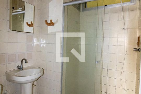 Banheiro de apartamento à venda com 1 quarto, 40m² em Vila Industrial (campinas), Campinas