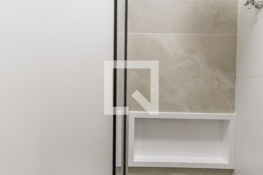 Banheiro de apartamento à venda com 2 quartos, 48m² em Cidade Antônio Estêvão de Carvalho, São Paulo