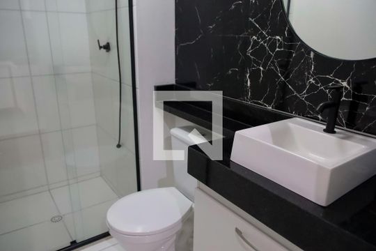 Banheiro de apartamento para alugar com 1 quarto, 37m² em Bonfim, Osasco