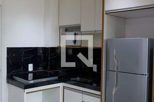 Cozinha de apartamento para alugar com 1 quarto, 37m² em Bonfim, Osasco
