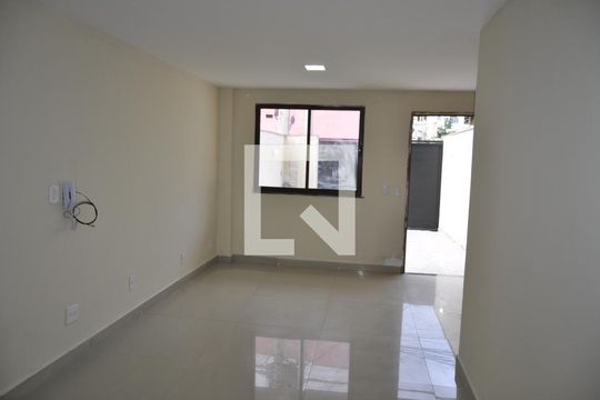 Sala de casa de condomínio à venda com 3 quartos, 154m² em Tanque, Rio de Janeiro