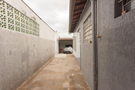 Garagem de casa à venda com 2 quartos, 250m² em Jardim Garcia, Campinas