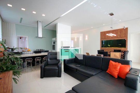 Casa à venda com 2 quartos, 221m² em Santa Lúcia, Belo Horizonte