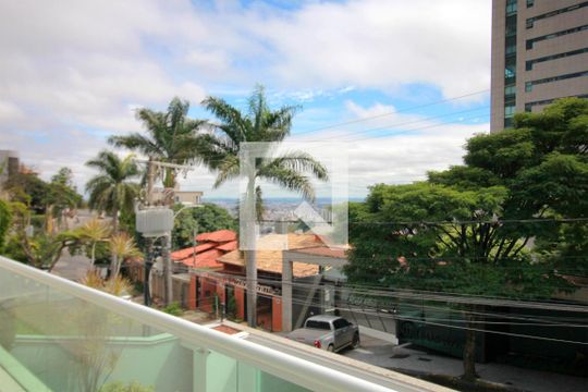 Varanda de casa à venda com 2 quartos, 221m² em Santa Lúcia, Belo Horizonte