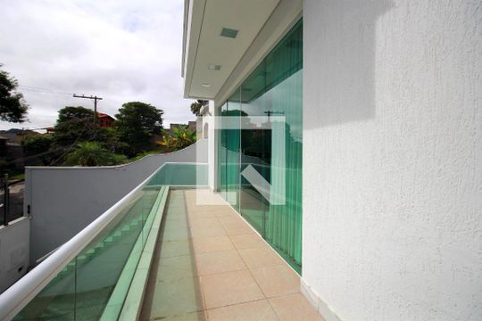 Varanda de casa à venda com 2 quartos, 221m² em Santa Lúcia, Belo Horizonte
