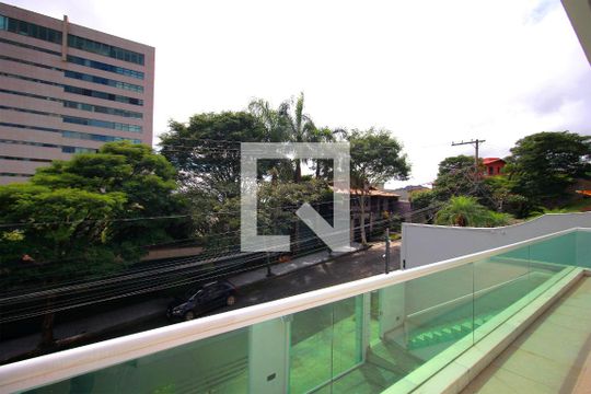 Varanda de casa à venda com 2 quartos, 221m² em Santa Lúcia, Belo Horizonte