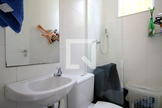 Banheiro de serviço de casa à venda com 2 quartos, 221m² em Santa Lúcia, Belo Horizonte