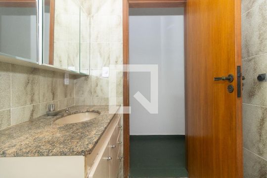 Banheiro de casa à venda com 3 quartos, 260m² em Cambuci, São Paulo