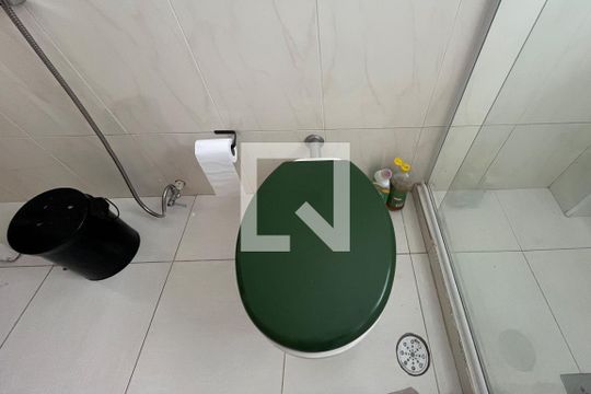 Banheiro de apartamento para alugar com 2 quartos, 97m² em Campo Grande, Santos
