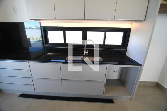 Cozinha de casa de condomínio à venda com 3 quartos, 360m² em Campinas , Campinas