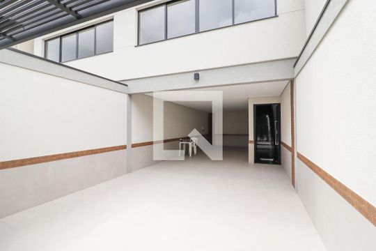 Garagem de casa à venda com 3 quartos, 210m² em Parque Sao Domingos, São Paulo