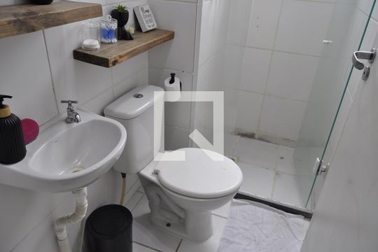 Banheiro de apartamento à venda com 2 quartos, 50m² em Del Castilho, Rio de Janeiro