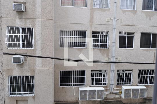 Sala vista de apartamento à venda com 2 quartos, 50m² em Del Castilho, Rio de Janeiro