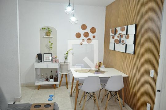 Sala de apartamento à venda com 2 quartos, 50m² em Del Castilho, Rio de Janeiro