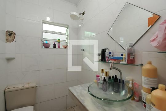 Banheiro Social de casa à venda com 2 quartos, 175m² em Jardim Independencia, São Bernardo do Campo