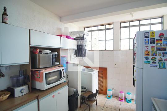 Cozinha e Área de Serviço de casa à venda com 9 quartos, 520m² em Sarandi, Porto Alegre