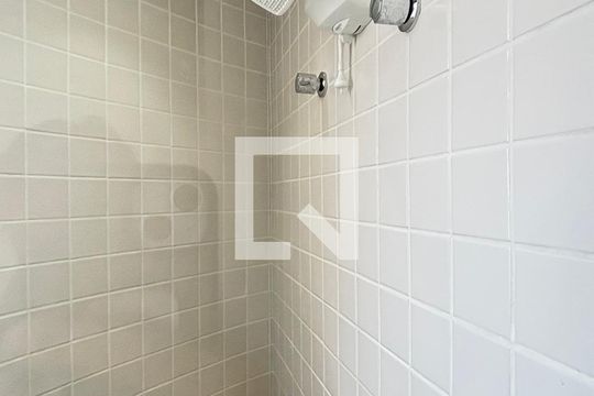 Banheiro da Suíte de apartamento para alugar com 2 quartos, 62m² em Vila Alpina, Santo André
