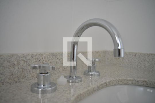 Banheiro da Suíte de apartamento à venda com 2 quartos, 62m² em Parque das Nações, Santo André