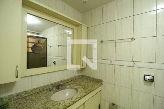 Banheiro de apartamento para alugar com 2 quartos, 75m² em Taquara, Rio de Janeiro