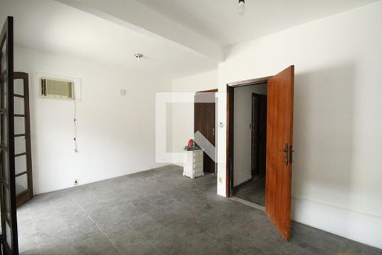 Sala  de casa de condomínio à venda com 3 quartos, 249m² em Anil, Rio de Janeiro