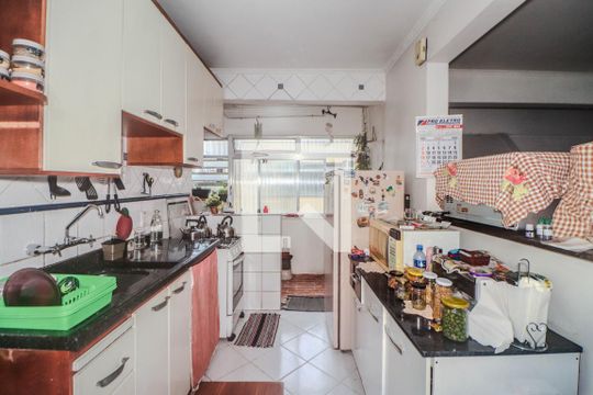 Cozinha e Área de Serviço de apartamento à venda com 3 quartos, 133m² em Petrópolis, Porto Alegre
