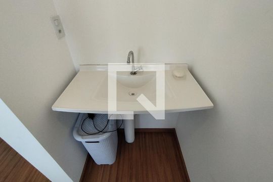 Banheiro  de apartamento à venda com 2 quartos, 37m² em Parque Bristol, São Paulo