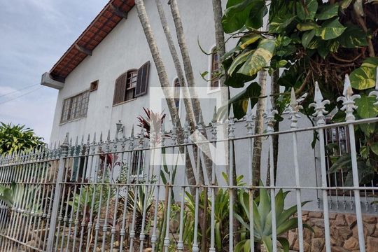 Casa à venda com 4 quartos, 230m² em Piratininga, Niterói