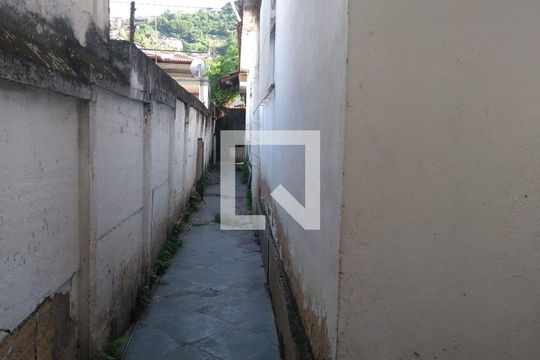 Casa à venda com 4 quartos, 200m² em Pé Pequeno, Niterói