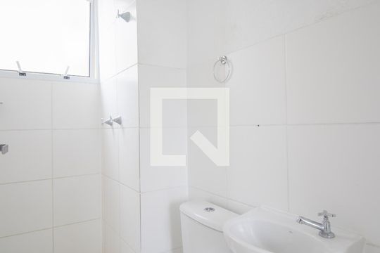 Banheiro de apartamento para alugar com 2 quartos, 40m² em Trindade, São Gonçalo