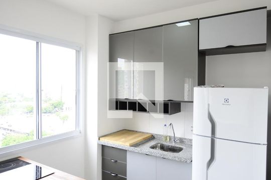 Cozinha de apartamento para alugar com 1 quarto, 23m² em Sé, São Paulo