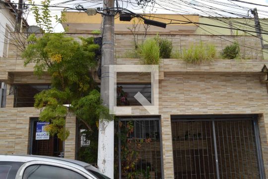 Fachada de casa à venda com 1 quarto, 60m² em Cambuci, São Paulo