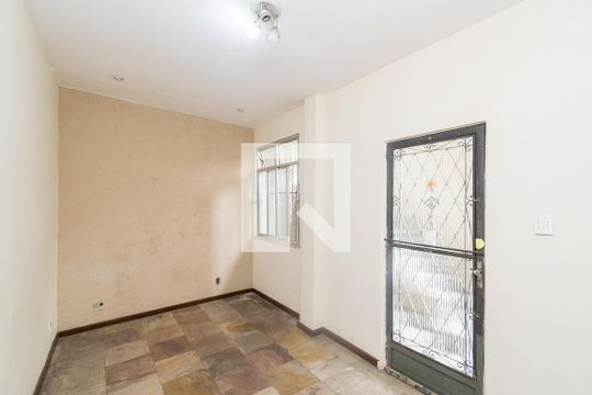 Casa fundos - Sala de casa à venda com 5 quartos, 300m² em Brás de Pina, Rio de Janeiro