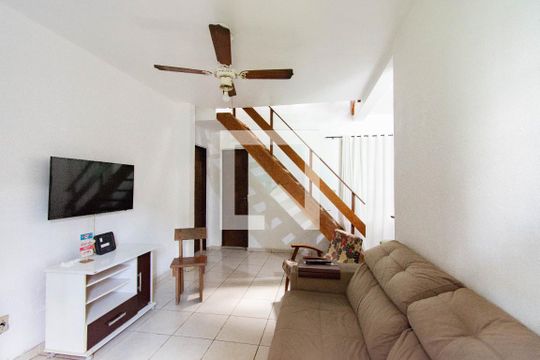 Sala de casa à venda com 4 quartos, 176m² em Igara, Canoas