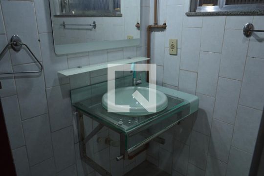 Banheiro de apartamento à venda com 3 quartos, 180m² em Tanque, Rio de Janeiro
